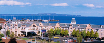 Hamilton Inn Select Beachfront Mackinaw City Hotel